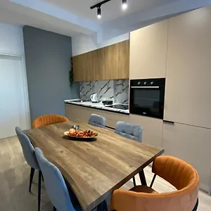 Brand New Apts Located At The City's Main Square-100 Mbs Wifi Appartamento
